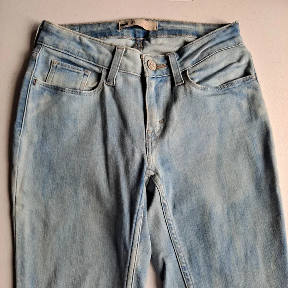 Levi's Light Wash Skinny Jeans - Picture 4 of 8